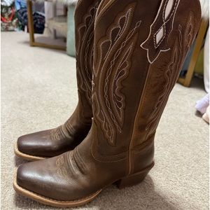 Women’s Justin boots 6.5b !!!